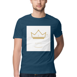 Royal King — Regular Unisex T-shirt in Navy — model